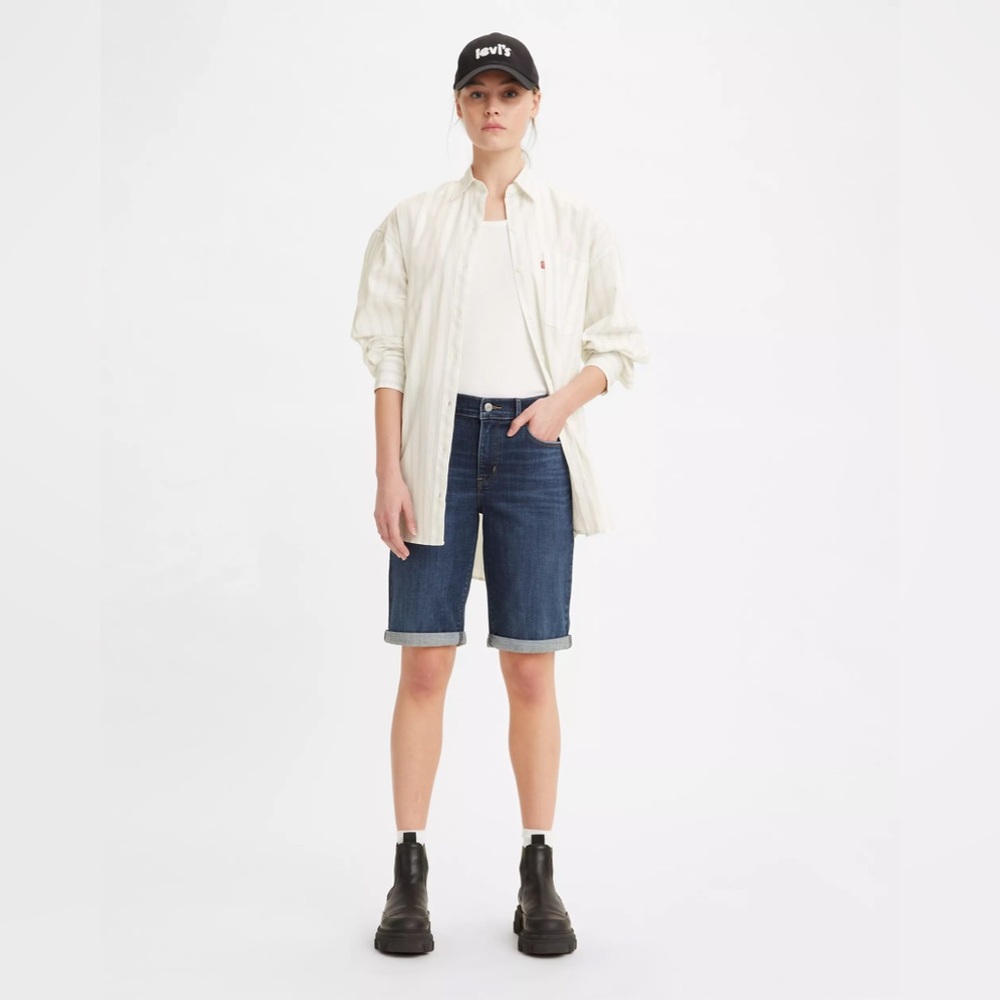 NWT Levi’s Women’s Classic Bermuda Blue Denim Jean Shorts Medium Wash 32 14